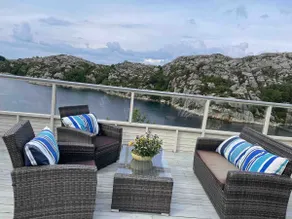 Apartment by the lake with free boat and terrace - Image 5