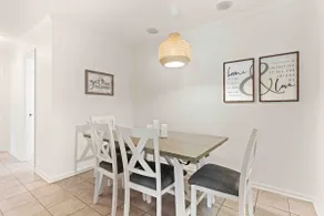 Delightful apartment near downtown. - Image 5