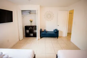 3 Bedroom Miami Home, 15 Minutes to the Beach! - Image 5