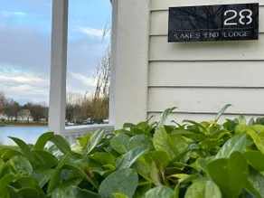 Lake's End Lodge - Image 2