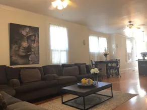Spacious Napoleon Avenue Mardi Gras Apartment - Image 4