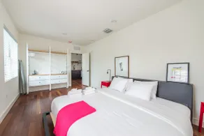 3 Bedrooms Sleeps 8 Best Value in South Beach - Image 2