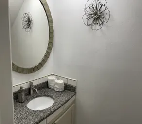 Townhouse, New Roads - Image 3