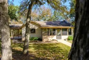 Guest house on 10 acres, farm animals, giant oaks - Image 5