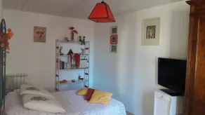 Charming 1-bedroom near lakes and hiking trails. - Image 5