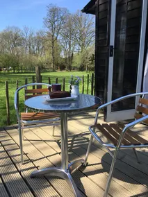 The Old Apple Shed cosy heated cottage in a meadow close to the charming village of Bethersden - Image 3