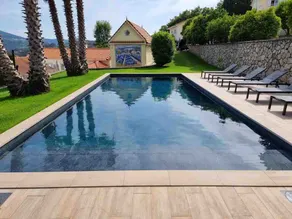 Cozy house with pool and hot tub - Image 2