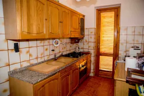 Large apartment in a villa with a park and swimming pool - Image 5