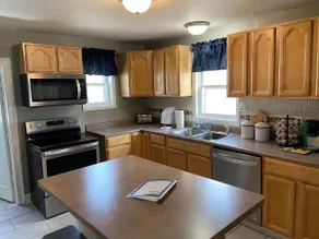 Historic house, walk to downtown and beach. - Image 3