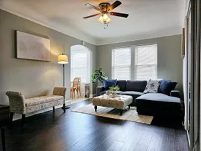 Walkable Oasis: Your Chic Loft Awaits (Near Shops) - Image 2
