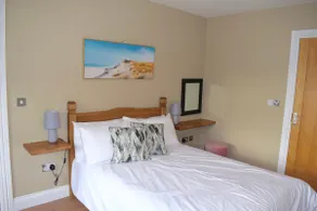 “Beautiful, Family Only, Pet Friendly, Harbour Views” - Image 4