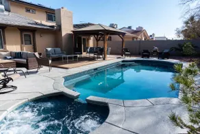 Remodeled Retreat near Red Rock & 15 min to strip - Image 4