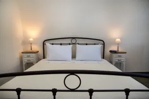 Theros Guesthouse Spetses - Image 4