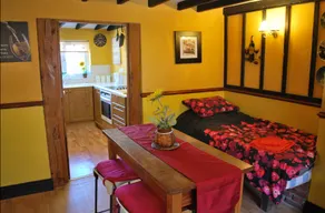 Yarm Cottages & Rooms Cottage Sleeping 4 Next to Fox Covert Pub - Image 4