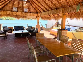 Lakefront house with chef service - Image 3