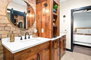 Canal Park/Downtown Duluth Luxury Condo. 4 bedroom, 2.5 bath - Image 5