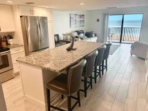 Modern Décor and Ocean Galore! Newly Renovated Oceanfront Condo sleeps 6 - Image 4