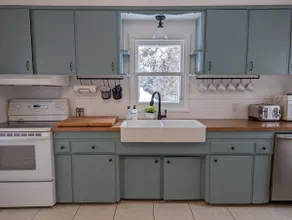 House 2 steps from the village of Baie-Saint-Paul - Image 3