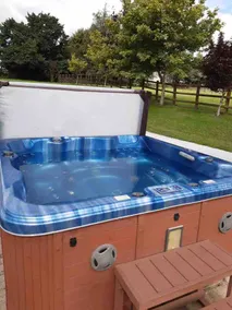 Amber Lodge with private hot tub - Image 2