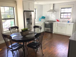 Cozy 2/2 Modern Farmhouse In Downtown Rockwall! - Image 2