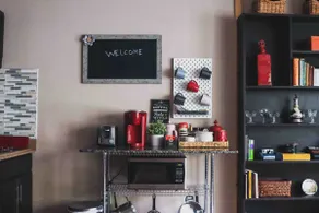 Great Location w/ Cozy Atmosphere - Image 4