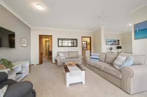 Taranaki Beach House - en face de la plage - Image 4