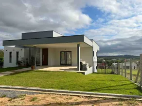 Cozy farmhouse in a gated community - Image 2