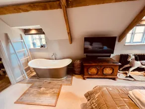 Boutique Cotswold self-contained cottage - Image 4