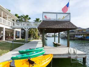 Bikes, kayaks, pickelball, firepit! Prime fishing! - Image 2