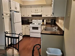 Private Condo - Pet Friendly - Image 5
