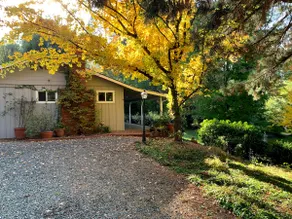 Charming Country Home w/ Pond - Image 4