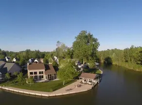 Gorgeous lakefront property w amazing sunsets - Image 3