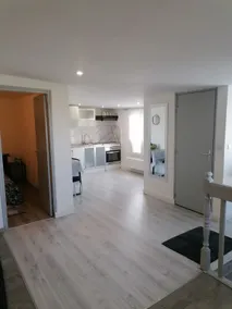 Modern 50 m2 apartment with terrace and private parking - Image 4
