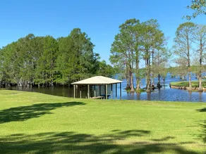 Secluded Shades of Blue Lake Bistineau Sunsets Sleeps 19 - Image 4
