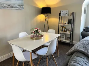 Stylish -2 Bed -Heart of the City - Parking- Wi-fi- Award Winning- Grade II Listed - Image 4