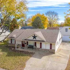 Centrally Located * Bike Trails* Garage Parking - Image 2
