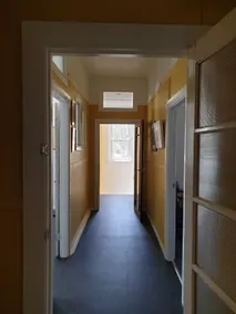 Upstairs apartment with mountain views - Image 4
