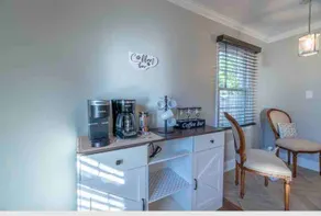 Spacious home, centrally located, amenity loaded - Image 5