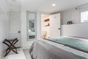 Cozy Private Suite Near O'Hare & Downtown Chicago - Image 3