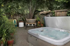 LoLLIPoP Summer Dock & Boats Hot Tub River View - Image 3