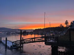 Beautiful Waterfront Cottage on Cowichan Bay! - Image 2