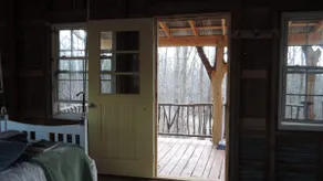 Peach's Paradise Eco-Cabin & Bath In The City! - Image 5