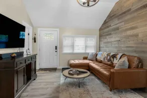 The Kings Cottage-Hot Tub! Pet Friendly! Fire pit, Outdoor Games, Close to Town - Image 3