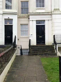 One bed basement flat with Patio centrally located - Image 3