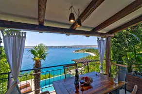 House above the beach with a pool - Image 5