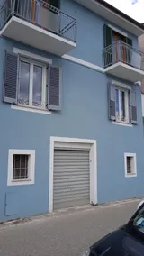 The windows overlooking the lake - Image 2
