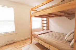 5★Urban Retreat | Parking*| Town House | Patio |AC - Image 5