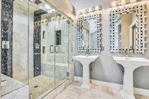 Splendorous Suite with Beautiful Luxury Shower - Image 4