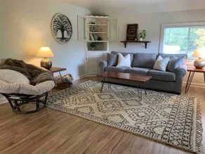 2 Bedroom Flat With Short Walk to Downtown - Image 3