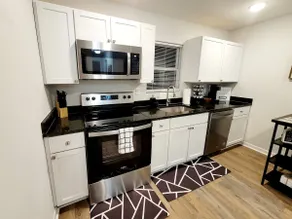 Exceptional 1-BDR near Downtown Shops & Beaches - Image 5